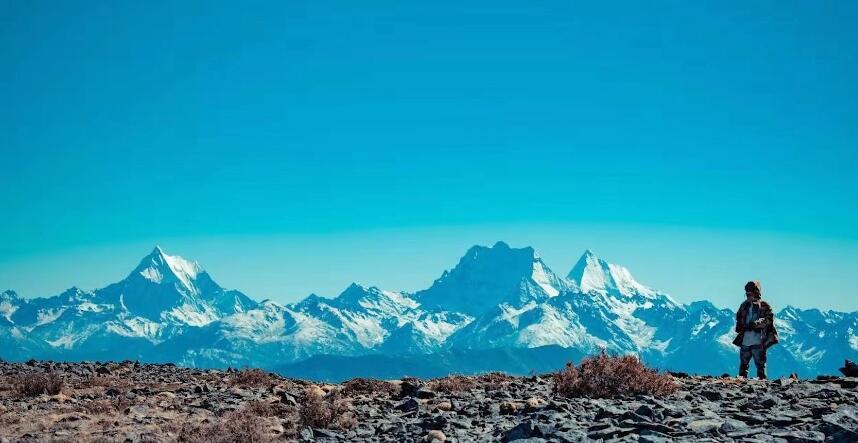 百县千村行（269）｜ “三大雪山同框” 亚丁脚下小乡村这样奔小康