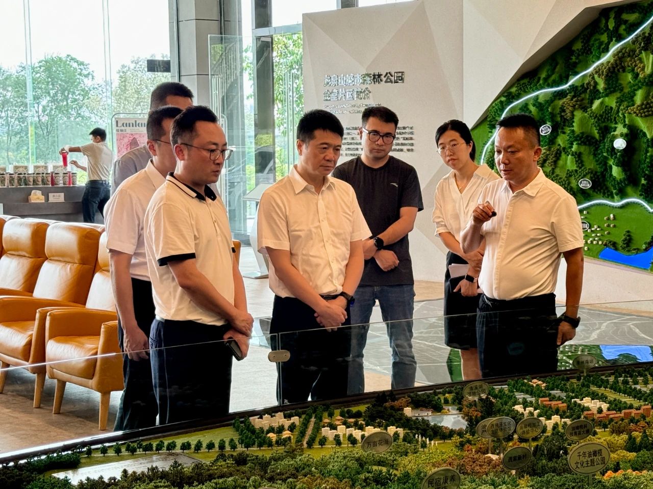 省大奖国际集团党委书记、董事长游勇带队赴聚峰谷项目开展汛期清静生产检查并调研生产谋划情形
