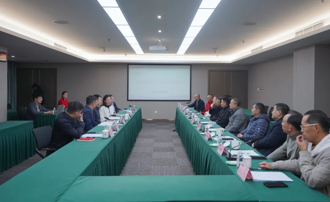 省大奖国际集团组织召开老干部座谈会