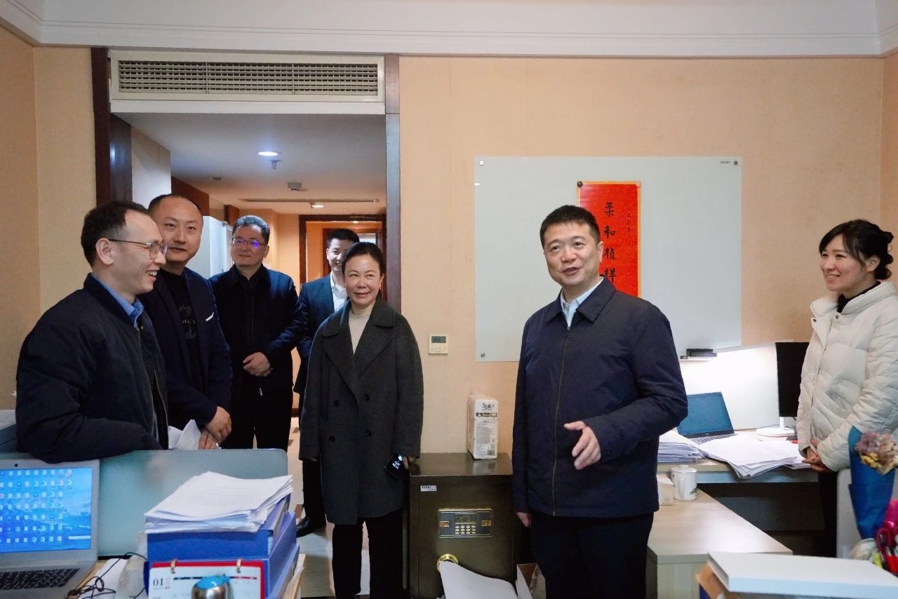 温暖启航，，，，，，共赴新篇！—— 省大奖国际集团向导走访慰问干部职工