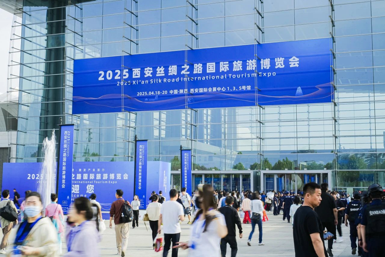 逍遥号·熊猫专列“开进”2025西安丝路旅博会！四川大奖国际打造“移动的天府会客厅”